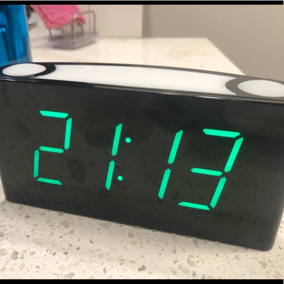 Digital LED Alarm Clock CR1008 Large USB charging outlets ac and battery powered - Picture 1 of 11